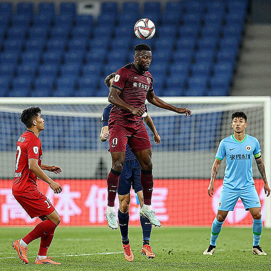 Hàng thủ ba trung vệ và bài toán Herdman: Dự đoán đội hình Indonesia trước Malaysia