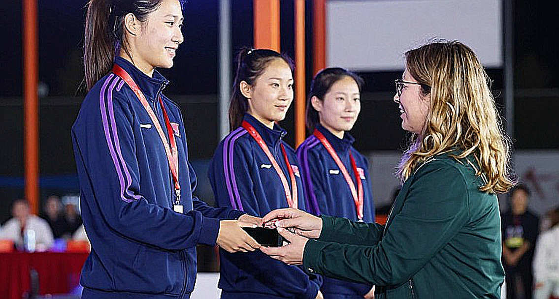 Những ô trống trên bảng kết quả: khi đường chạy nữ không có ai đếm Những ô trống trên bảng kết quả: khi đường chạy nữ không có ai đếm