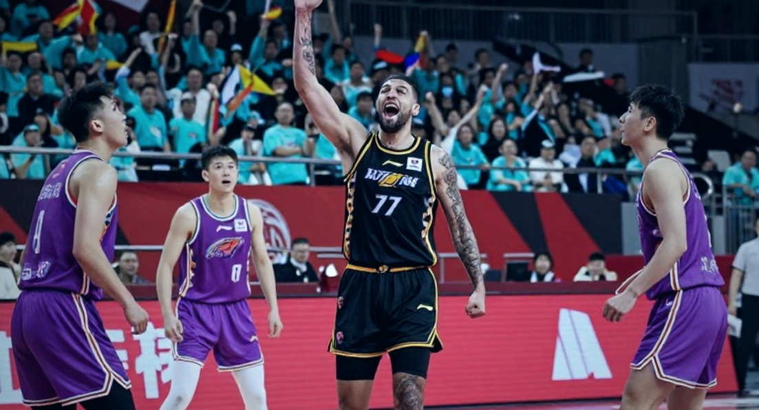 Doncic ghi 21 điểm trong 16 phút: Lakers đang giấu một canh bạc lớn hơn cả hàng công