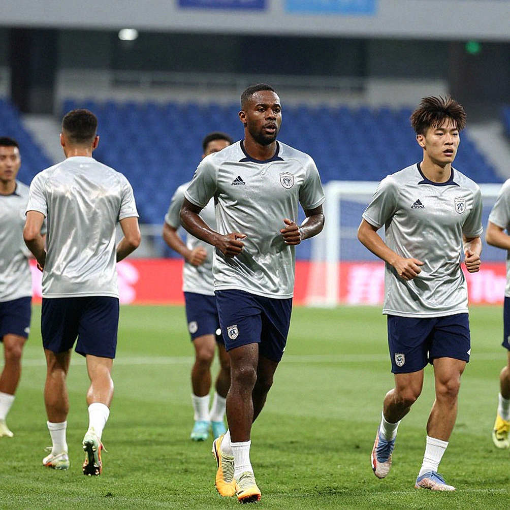 Lời đe dọa ở derby London và ba dấu hiệu sai lệch không ai kiểm tra Lời đe dọa ở derby London và ba dấu hiệu sai lệch không ai kiểm tra