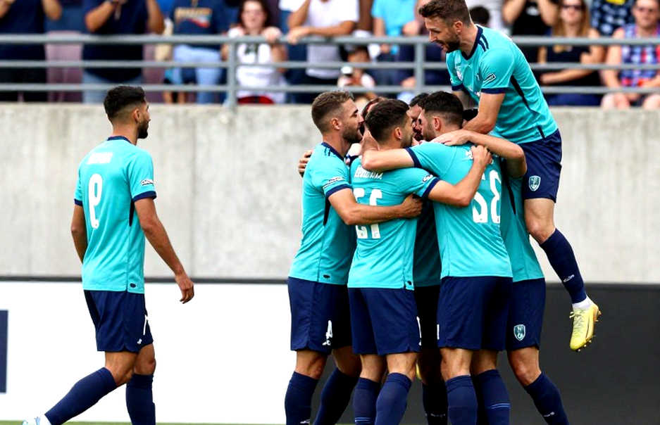 Ajax và bài toán tháng Một: Bán Baas vì cần tiền hay giữ vì không ai trả đủ giá?