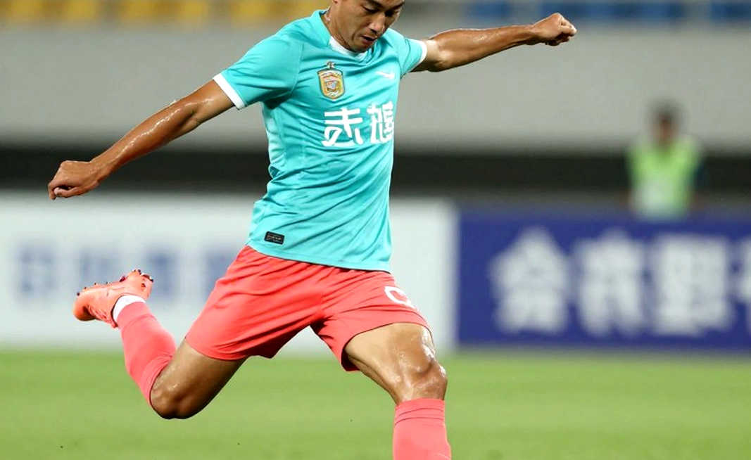 Two Penalties, One Sack of Rice, and a Fanpage: Dissecting Bùi Tiến Dũng's Moment Two Penalties, One Sack of Rice, and a Fanpage: Dissecting Bùi Tiến Dũng's Moment