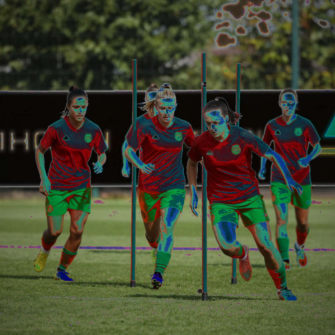 Đôi giày bỏ lại trên ghế dự bị: V.League và nhịp thở không đo được bằng bảng xếp hạng