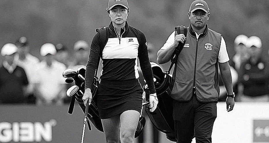 Một chiếc vali và cuộc chiến thầm lặng của trang phục golf nữ Một chiếc vali và cuộc chiến thầm lặng của trang phục golf nữ