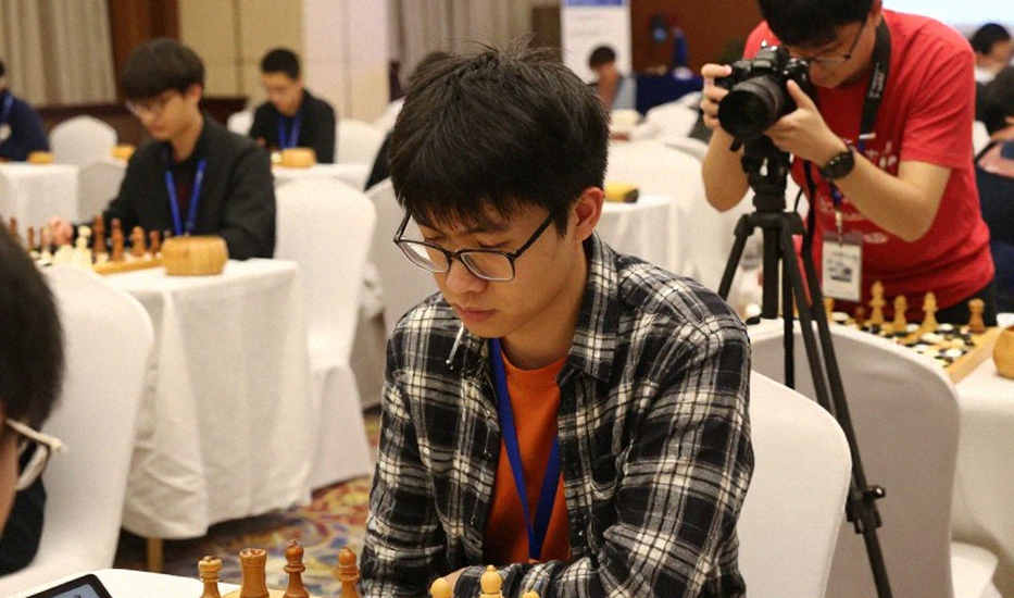 The Pawn Dies on e5: When Club Chess Bets on the Opponent's Memory