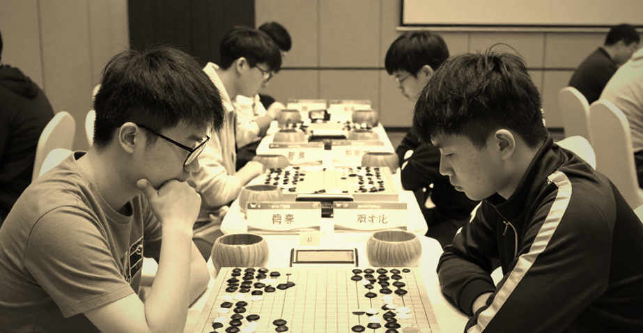 ChessBase Magazine số 225: Khi tiêu đề gọi tên Bent Larsen, mục lục trả lời bằng 27 ván cờ ngắn
